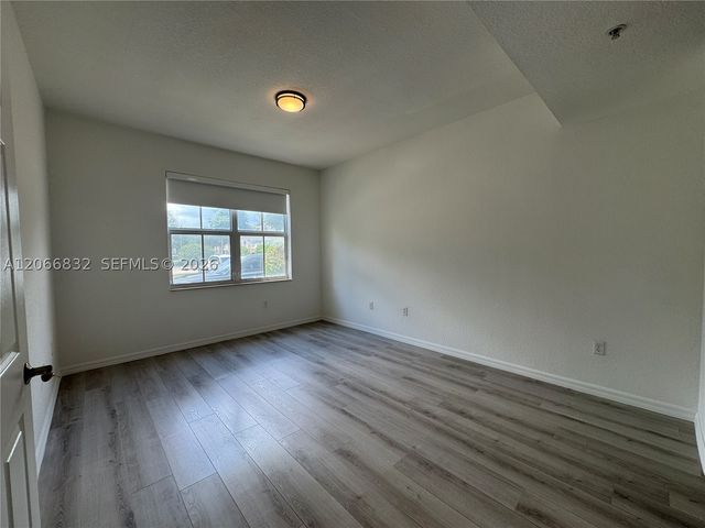 10885 NW 89th Ter 113, Doral, FL 33178