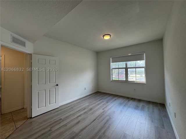 10885 NW 89th Ter 113, Doral, FL 33178
