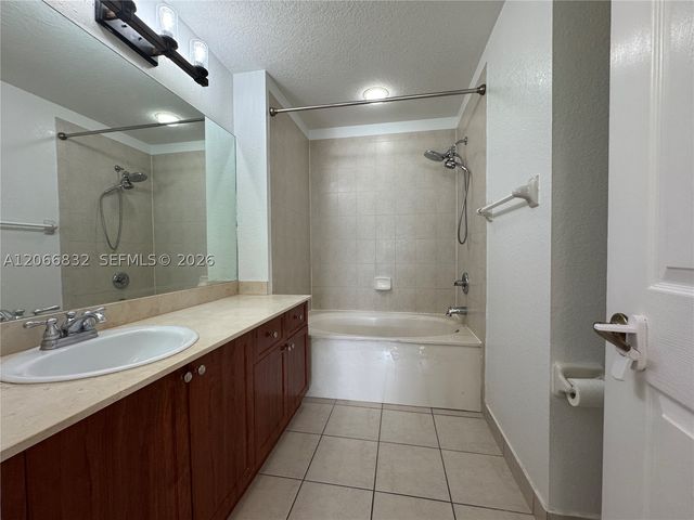 10885 NW 89th Ter 113, Doral, FL 33178