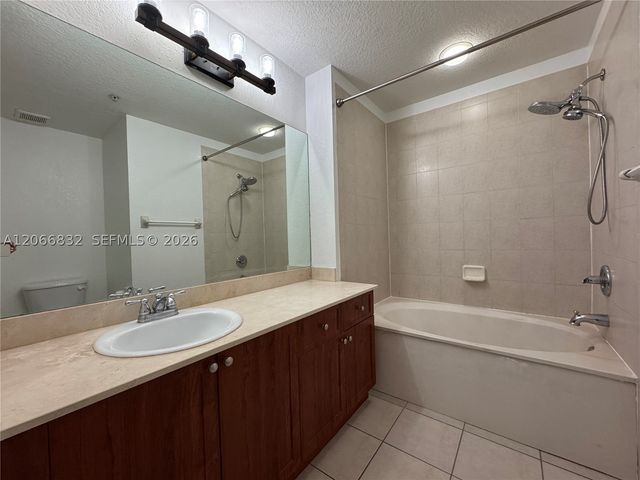 10885 NW 89th Ter 113, Doral, FL 33178