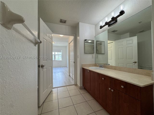 10885 NW 89th Ter 113, Doral, FL 33178
