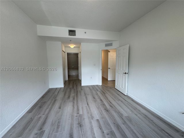 10885 NW 89th Ter 113, Doral, FL 33178