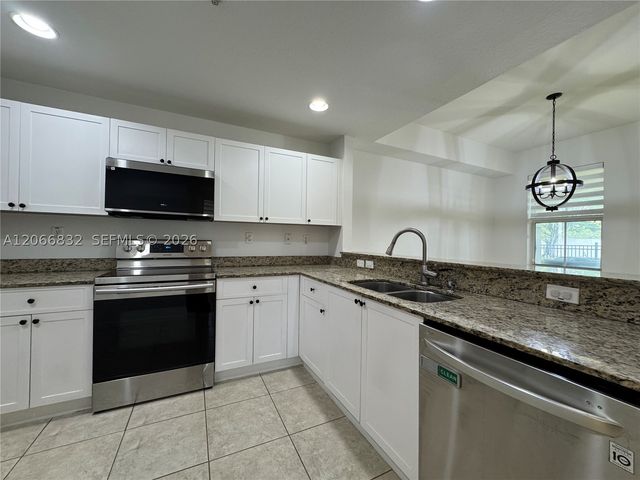 10885 NW 89th Ter 113, Doral, FL 33178