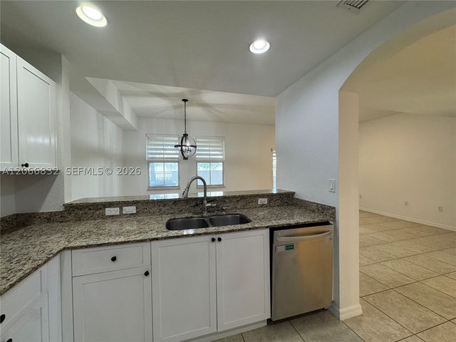 10885 NW 89th Ter 113, Doral, FL 33178