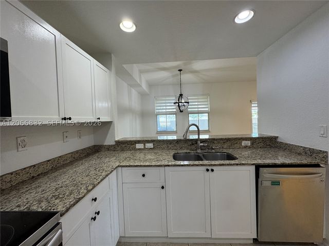 10885 NW 89th Ter 113, Doral, FL 33178