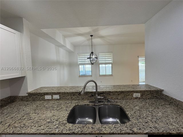 10885 NW 89th Ter 113, Doral, FL 33178