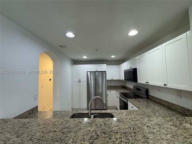 10885 NW 89th Ter 113, Doral, FL 33178