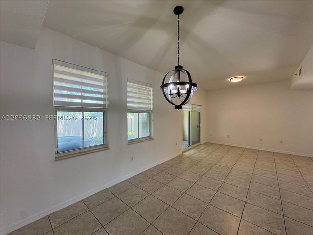10885 NW 89th Ter 113, Doral, FL 33178