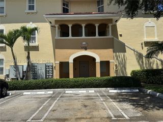 10885 NW 89th Ter 113, Doral, FL 33178