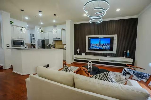 5625 Dolores Place Lane B, Houston, TX 77057