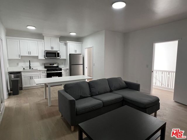 2101 Bonsallo Avenue D, Los Angeles, CA 90007