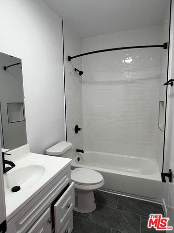 2101 Bonsallo Avenue D, Los Angeles, CA 90007