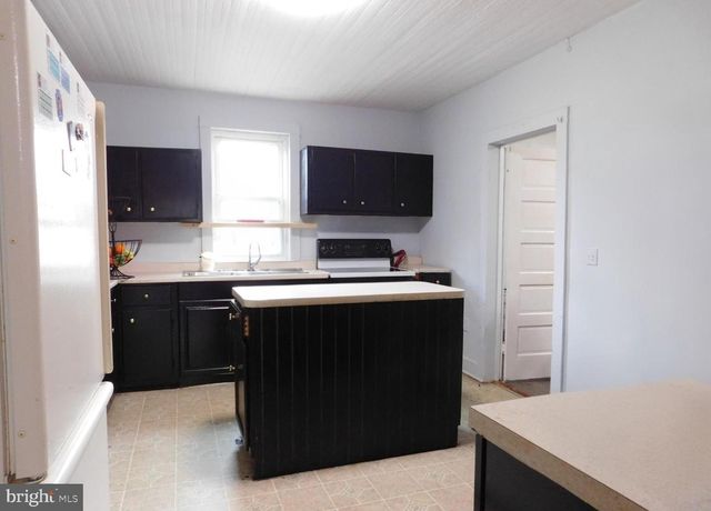 38777 HOLMES MILL RD, Hamilton, VA 20158