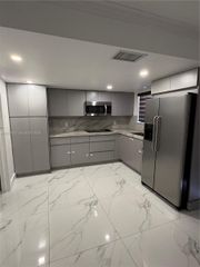 8430 NW 8th St B11, Miami, FL 33126