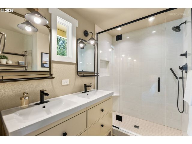 7040 Sw 160TH Ave, Beaverton, OR 97007