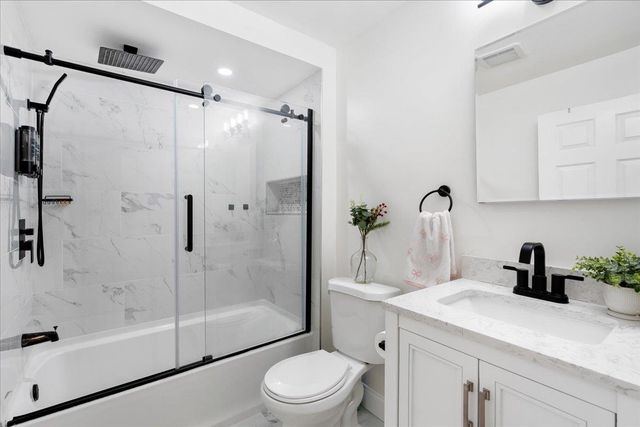 11 Lincoln Street, Manchester, NH 03103