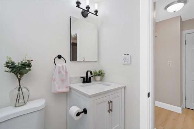 11 Lincoln Street, Manchester, NH 03103