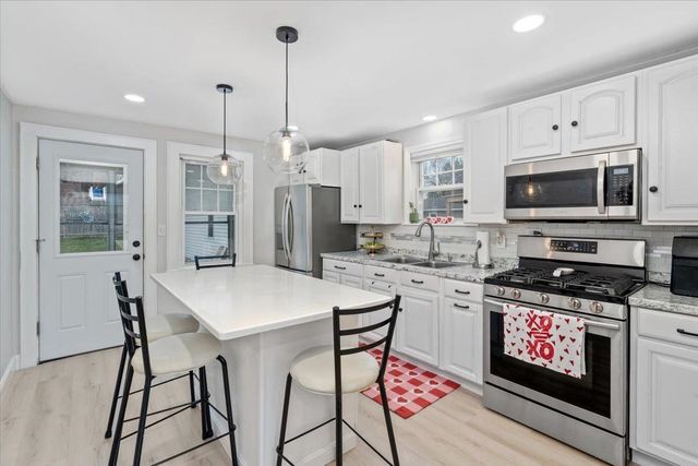 11 Lincoln Street, Manchester, NH 03103