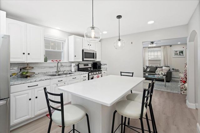 11 Lincoln Street, Manchester, NH 03103