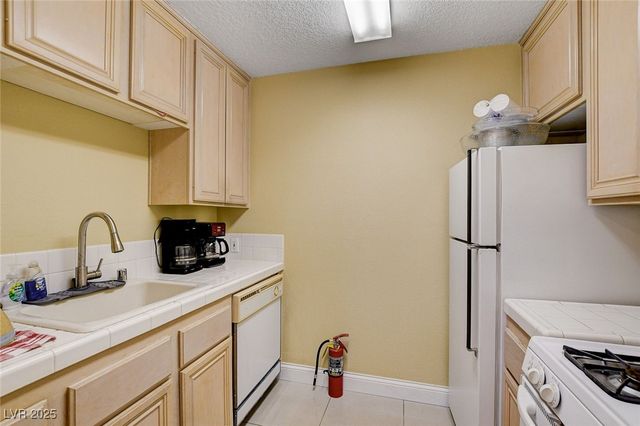 5401 Bugle Way 103, Las Vegas, NV 89108