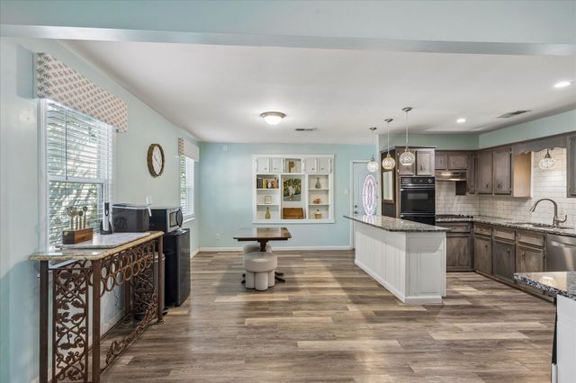 209 Kirksey Street, Waxahachie, TX 75165