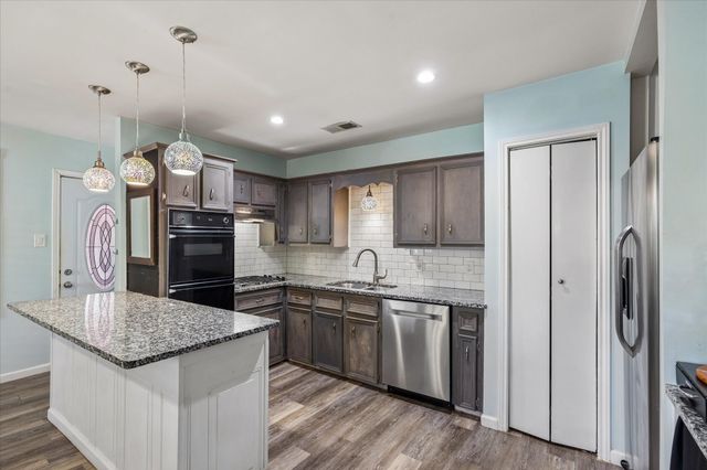 209 Kirksey Street, Waxahachie, TX 75165