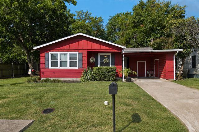 209 Kirksey Street, Waxahachie, TX 75165