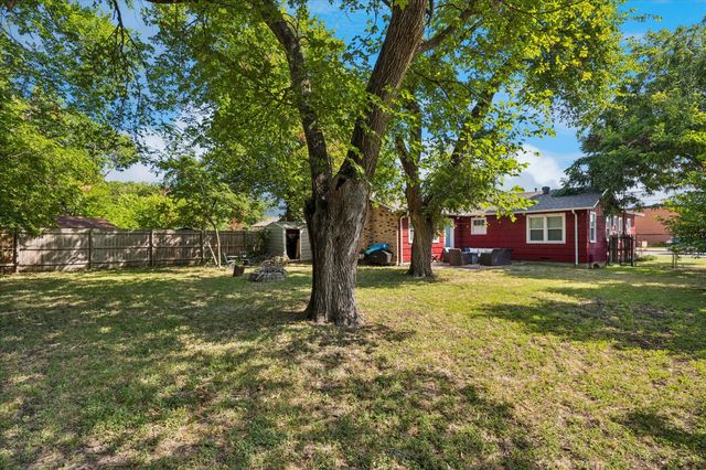209 Kirksey Street, Waxahachie, TX 75165