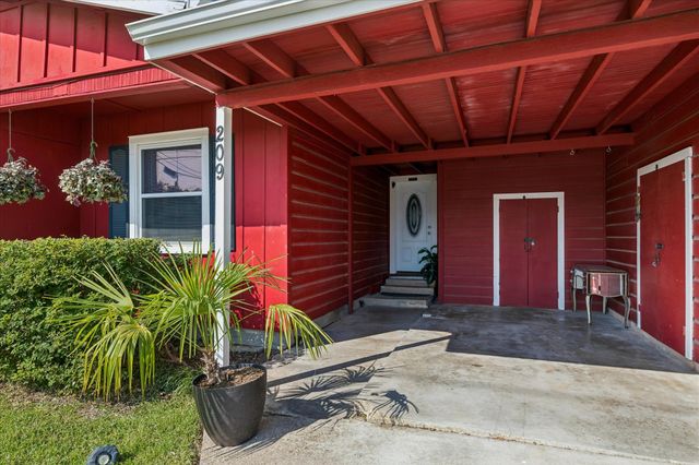 209 Kirksey Street, Waxahachie, TX 75165