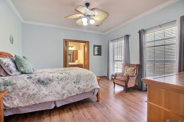 15855 Four Oaks Dr, Pride, LA 70770