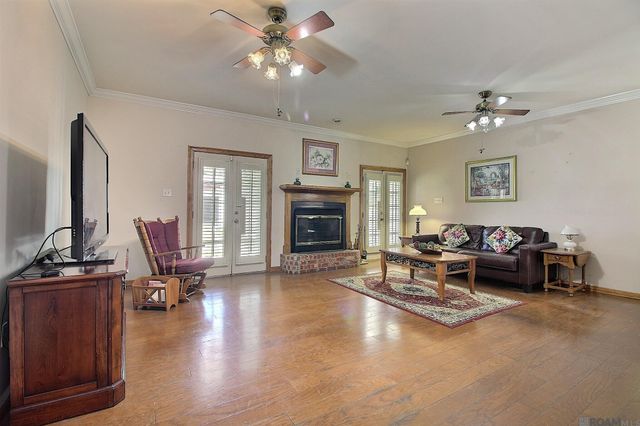 15855 Four Oaks Dr, Pride, LA 70770