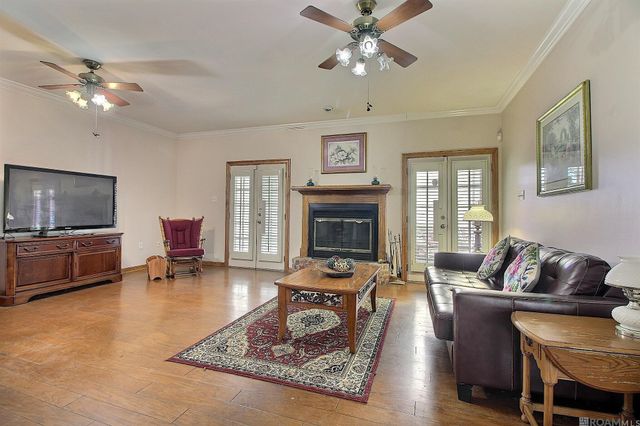 15855 Four Oaks Dr, Pride, LA 70770