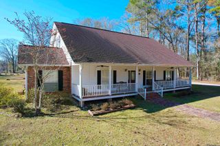 15855 Four Oaks Dr, Pride, LA 70770