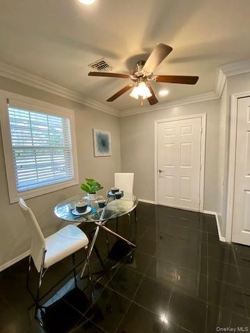 19 Neal 19, Setauket, NY 11733