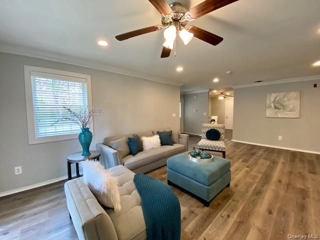 19 Neal 19, Setauket, NY 11733