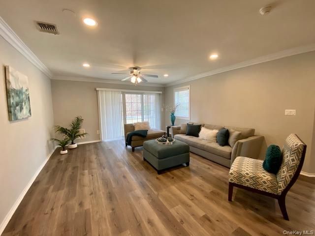 19 Neal 19, Setauket, NY 11733