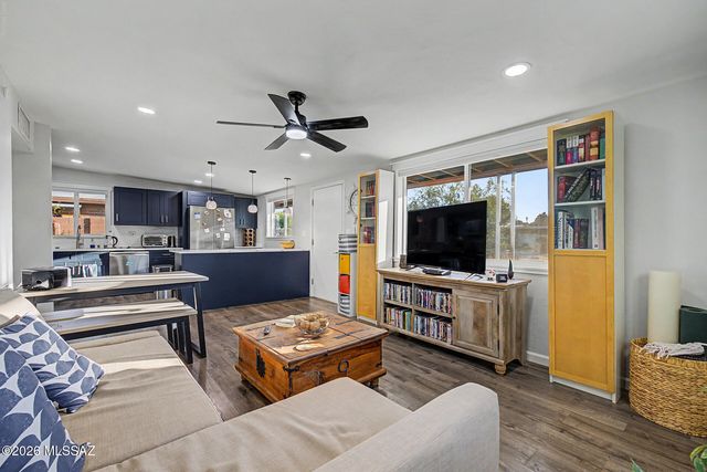 2924 N Venice Avenue, Tucson, AZ 85712