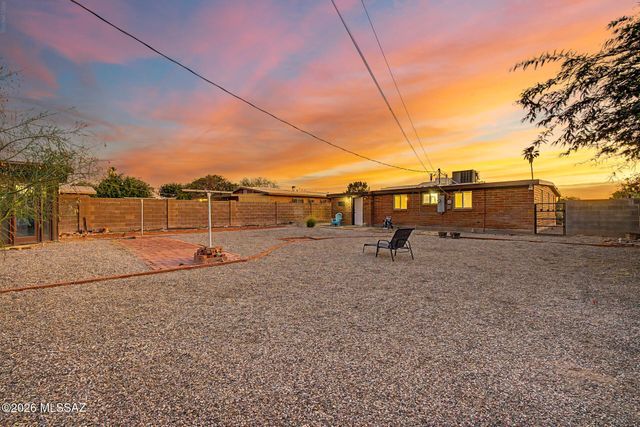 2924 N Venice Avenue, Tucson, AZ 85712
