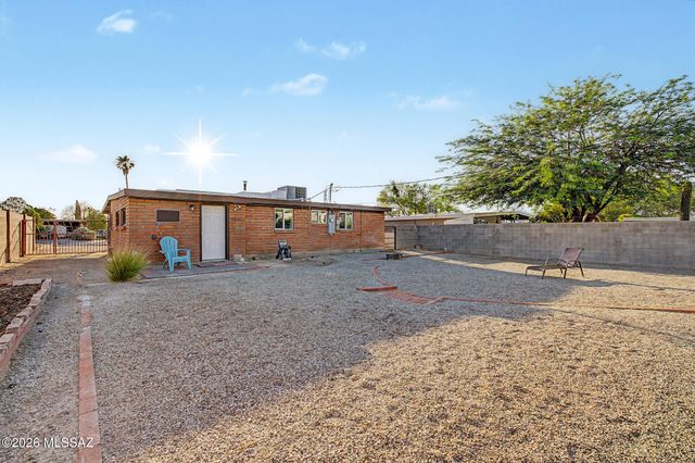 2924 N Venice Avenue, Tucson, AZ 85712
