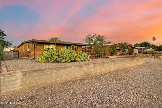 2924 N Venice Avenue, Tucson, AZ 85712