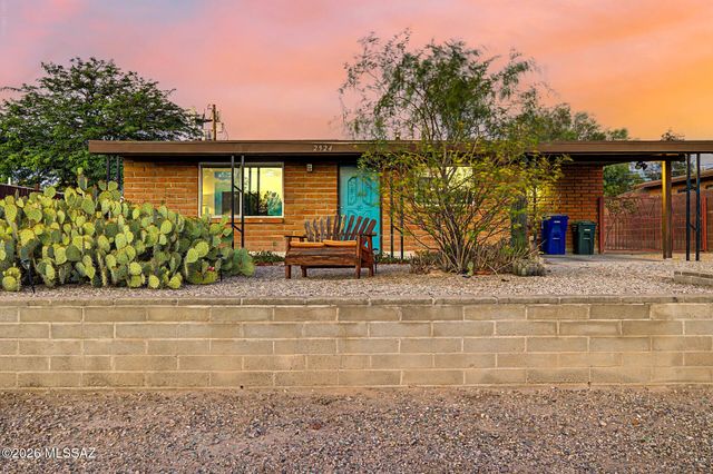 2924 N Venice Avenue, Tucson, AZ 85712