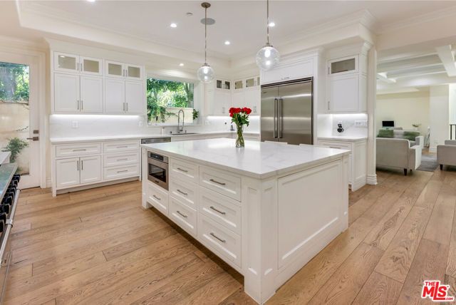 391 S Saltair Avenue, Los Angeles, CA 90049