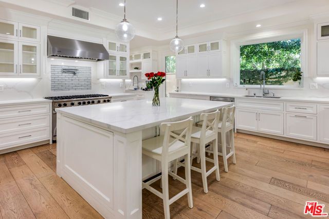 391 S Saltair Avenue, Los Angeles, CA 90049