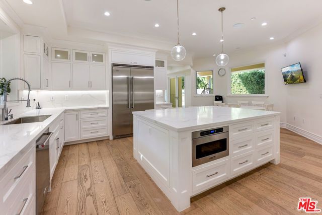 391 S Saltair Avenue, Los Angeles, CA 90049