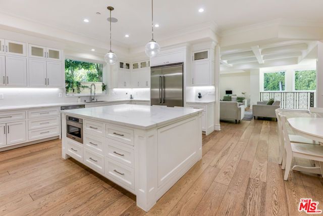 391 S Saltair Avenue, Los Angeles, CA 90049