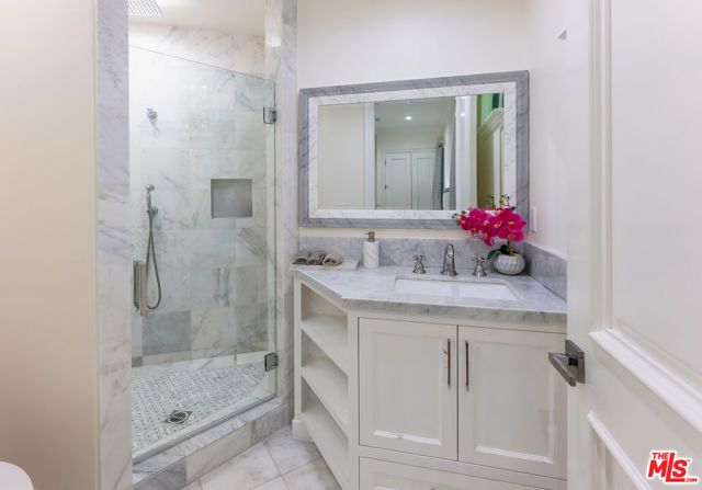 391 S Saltair Avenue, Los Angeles, CA 90049