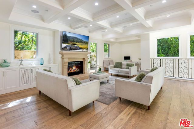 391 S Saltair Avenue, Los Angeles, CA 90049