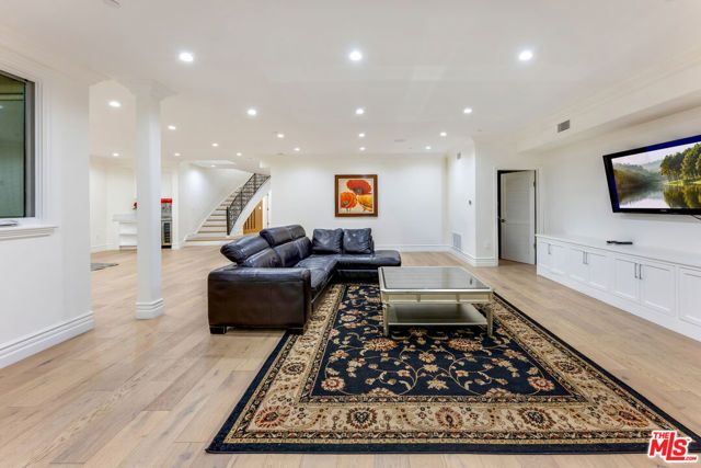 391 S Saltair Avenue, Los Angeles, CA 90049
