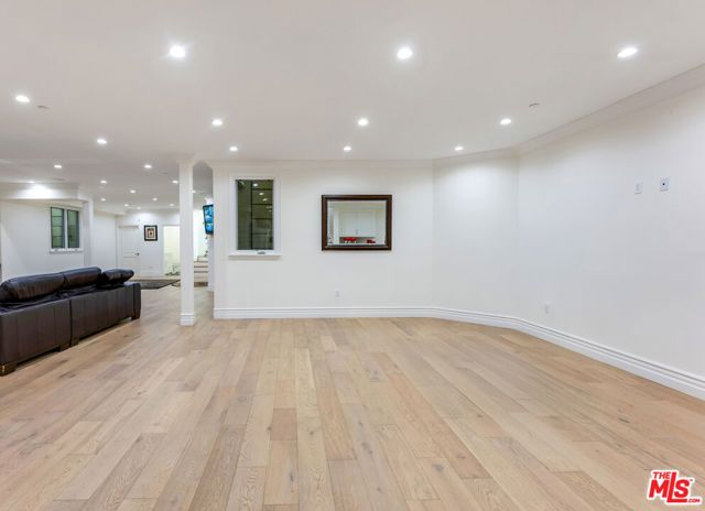 391 S Saltair Avenue, Los Angeles, CA 90049