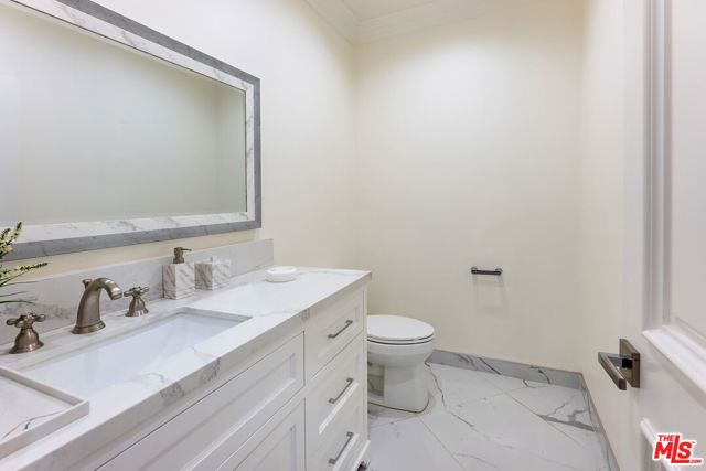 391 S Saltair Avenue, Los Angeles, CA 90049